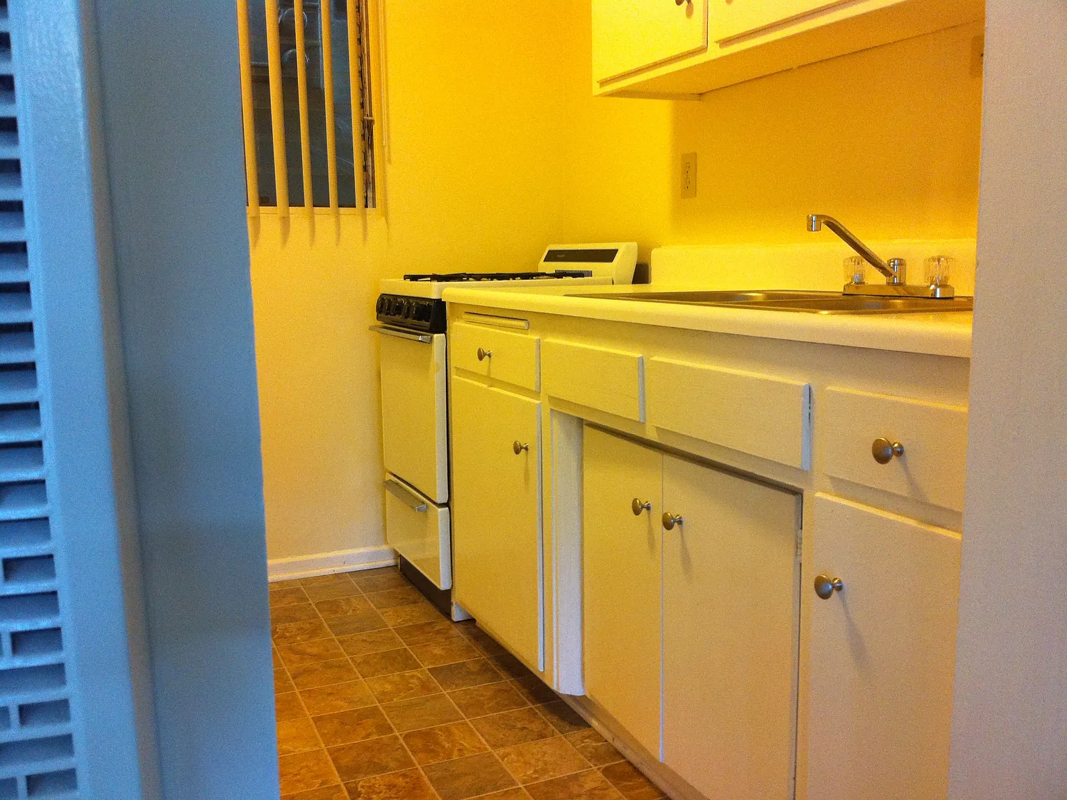 Continental Apartments — Photo 4