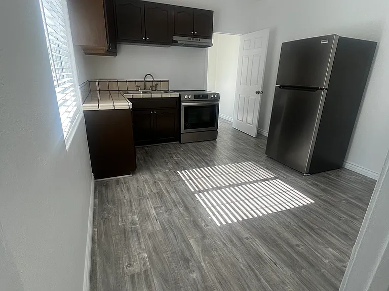 129 W 61st St #1/2 — Photo 6