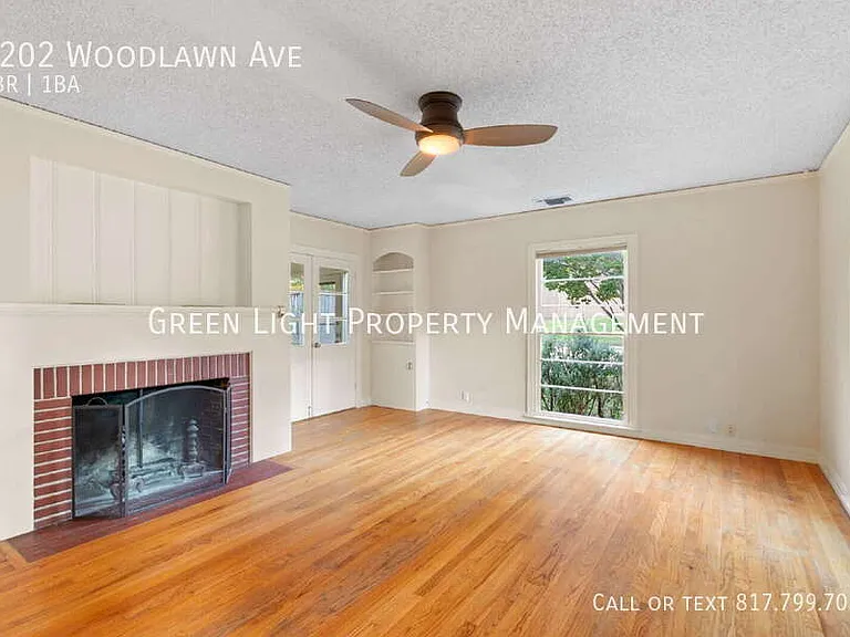1202 Woodlawn Ave — Photo 3
