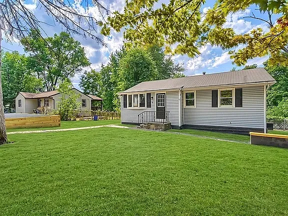 3 bed, $2,700 — Photo 1