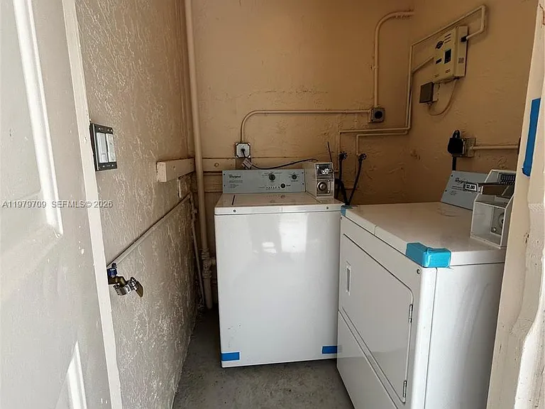 916 SW 10th St #1-3 — Photo 19