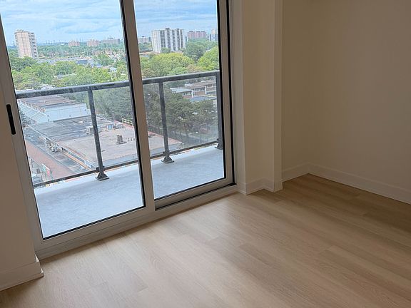 5th image of 2825 Jane St #903