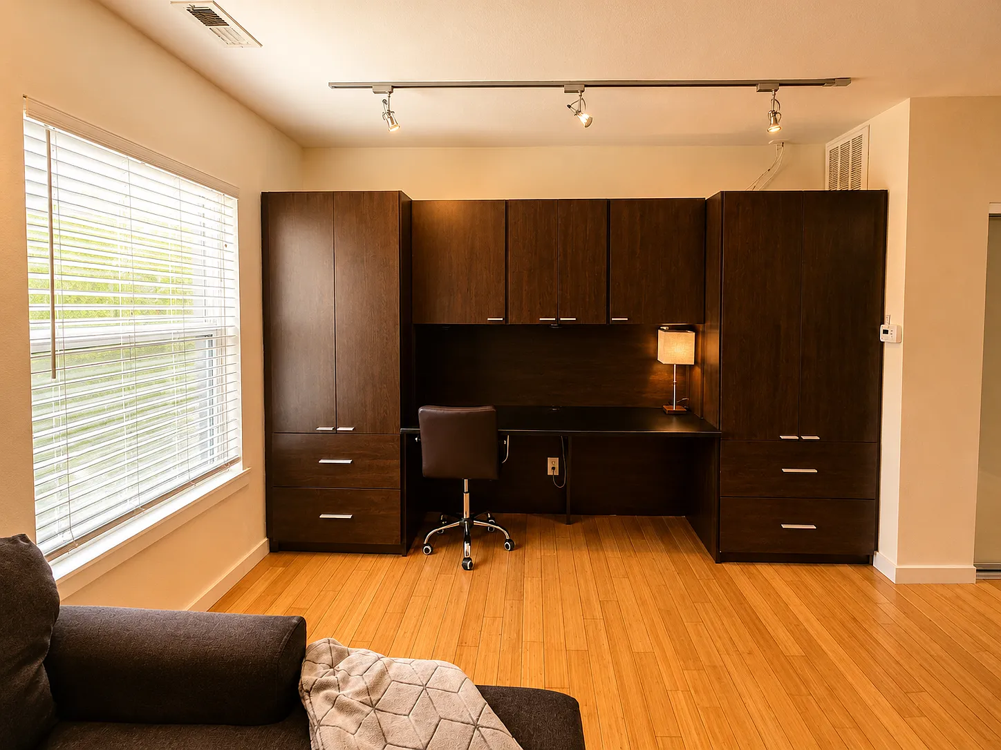 2306 Glenarm Place — Photo 4