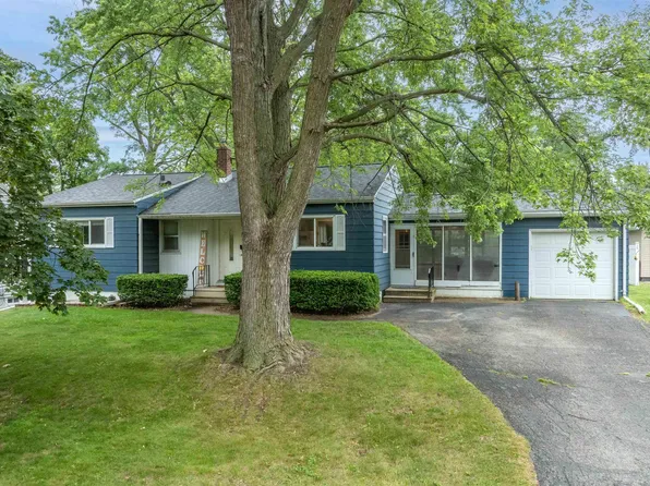 215 Devonshire Dr, Waterloo, IA 50701