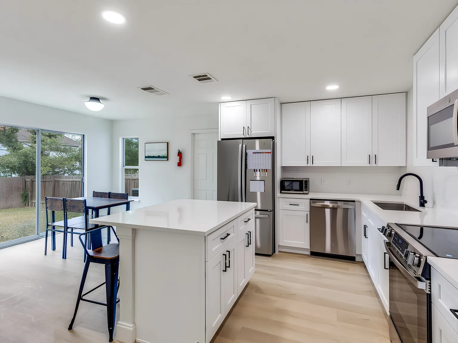 4 bed, 4.0 bath, 2640 sqft, $737 — Photo 3