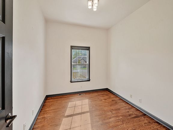 4th image of 159 Brookview Cir