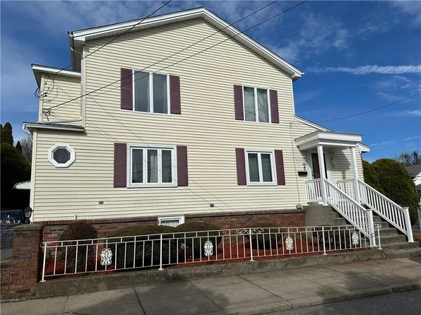 1 Diaz Ct, West Warwick, RI 02893