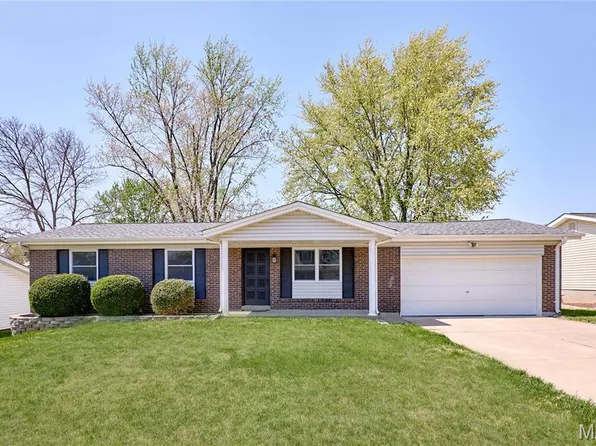 623 Riverside Dr, Saint Charles, MO 63304