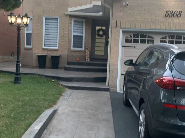 5368 Champlain Trl E, Mississauga, ON L5R 2Y4