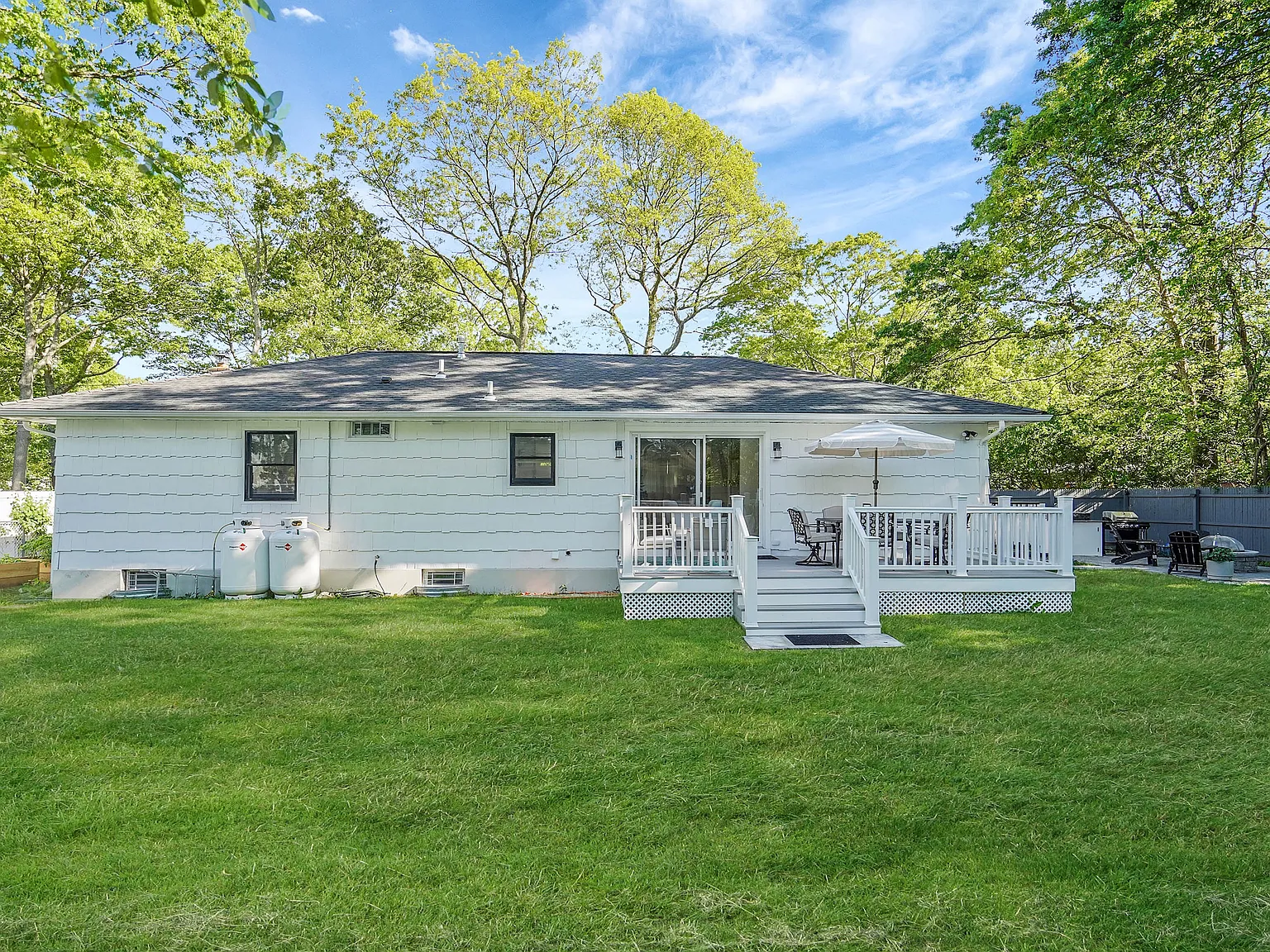 35 Moriches Ave — Photo 1