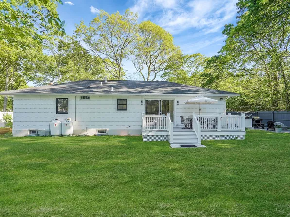 35 Moriches Ave, Mastic, NY 11950
