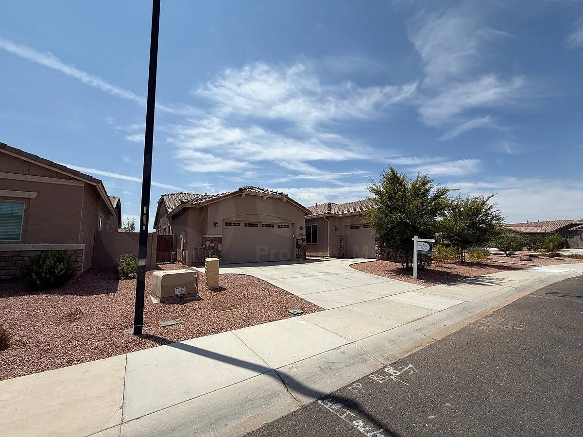 5 bed, 3.0 bath, 2964 sqft, $2,699 — Photo 2