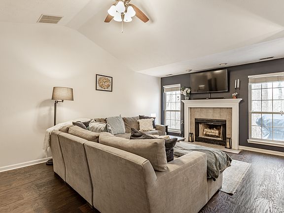 5th image of 7629 Blackthorn Ct