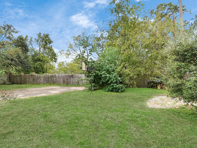 17903 Nanes Dr — Photo 10