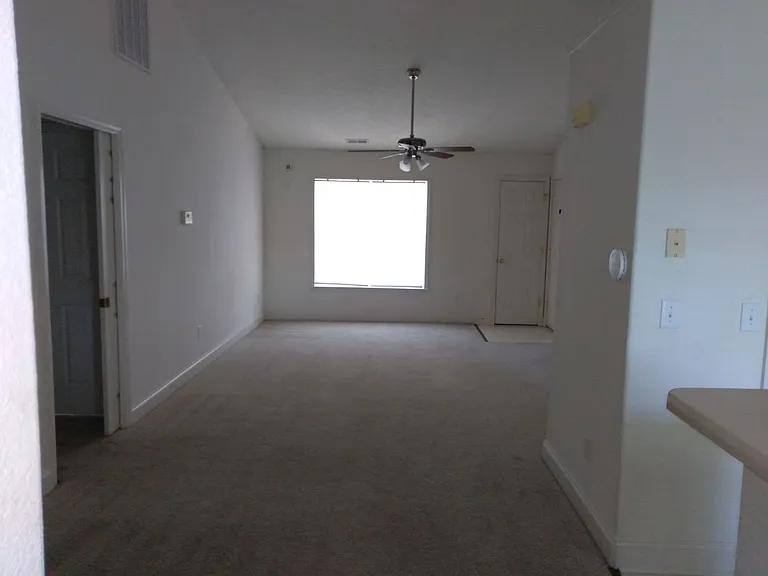 139 John Ct — Photo 3