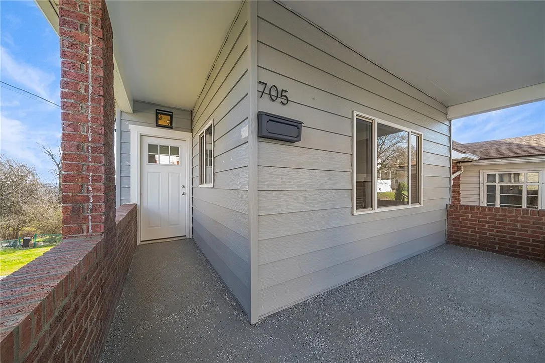 705 Burbridge St photo 1