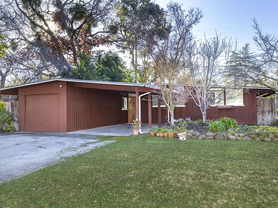 1st image of 65 Roosevelt Cir