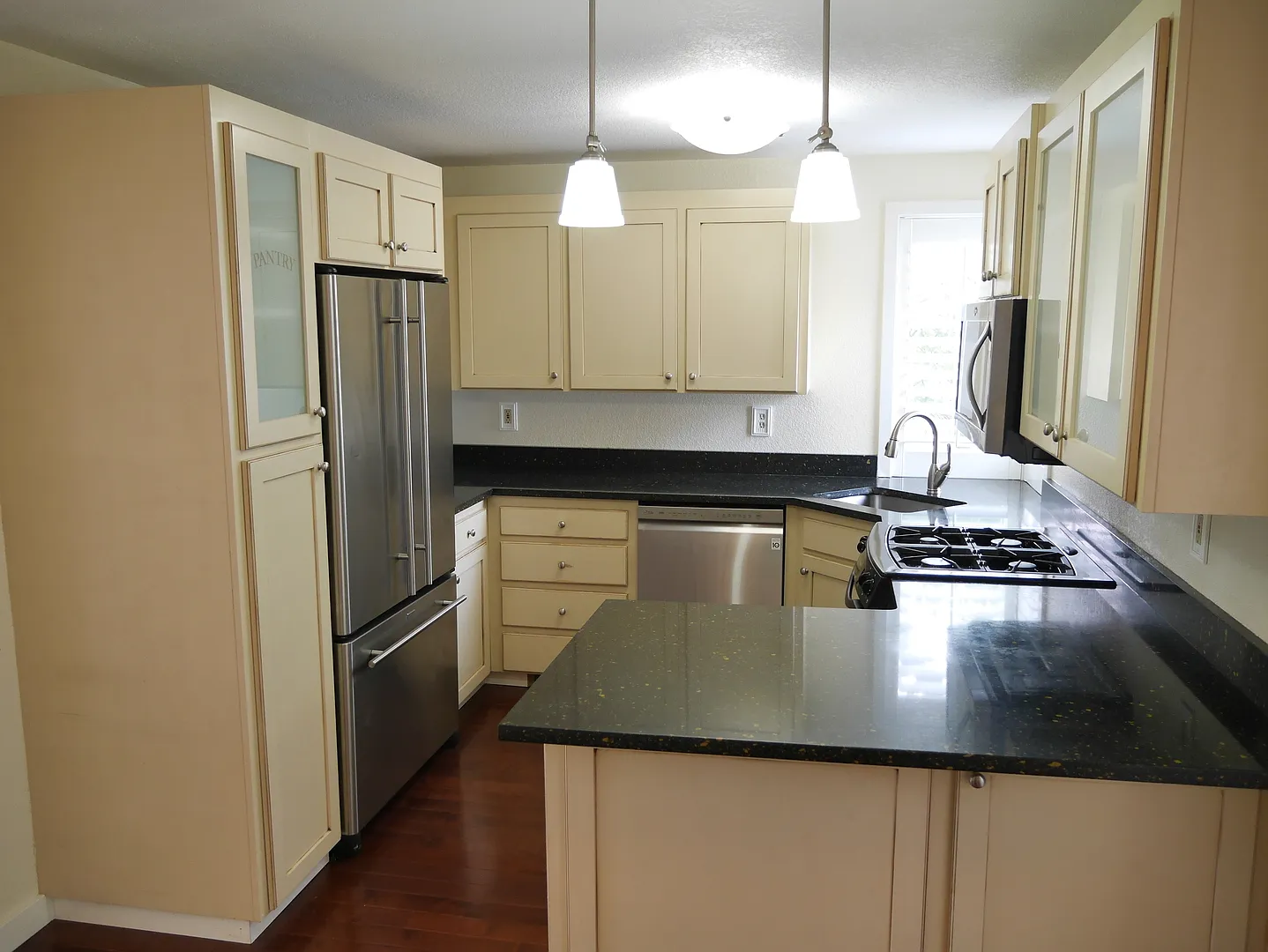 4 Bedroom 2.5 Bath near Juanita Beach! — Photo 3