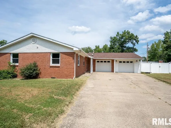 600 Indian Hill Dr, Herrin, IL 62948