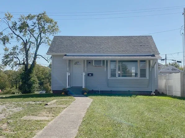 414 Jackson Ave, Charleston, IL 61920