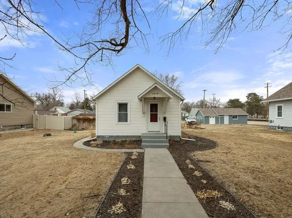 1210 9th St, Columbus, NE 68601