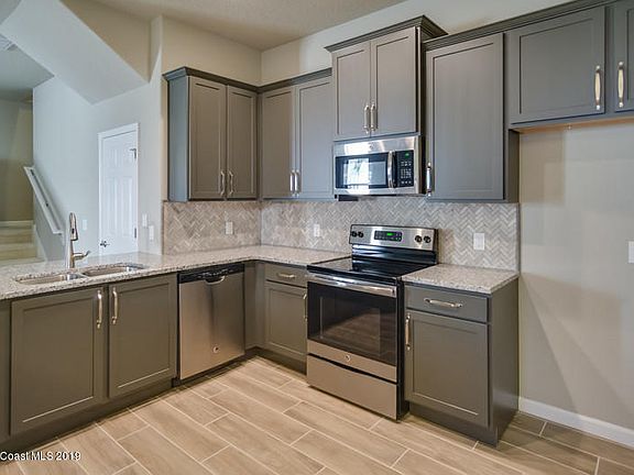 3rd image of 740 Lanai Cir APT 101