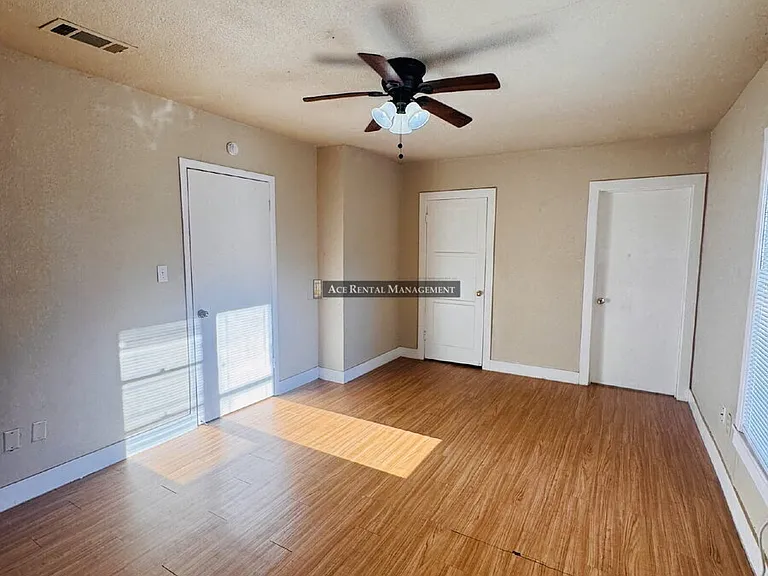 4024 Howard St #B — Photo 9