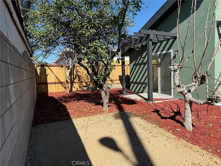 16122 San Fernando Mission Blvd #B — Photo 2