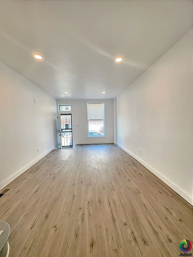 911 N Rose st 3 Bedroom 3.5 Bath — Photo 3