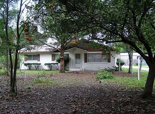 945 Mercers Fernery Rd, Deland, FL 32720