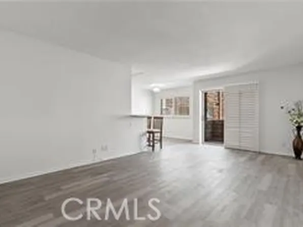 5349 Newcastle Ave APT 18, Encino, CA 91316