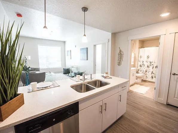 District North Apartments