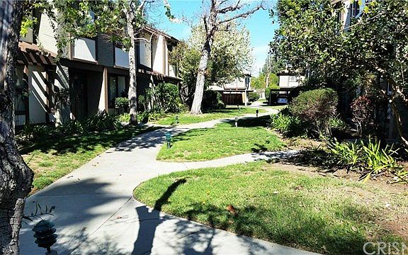 Welcome to the highly sough after Park West Townhomes. This complex was recently remodeled.