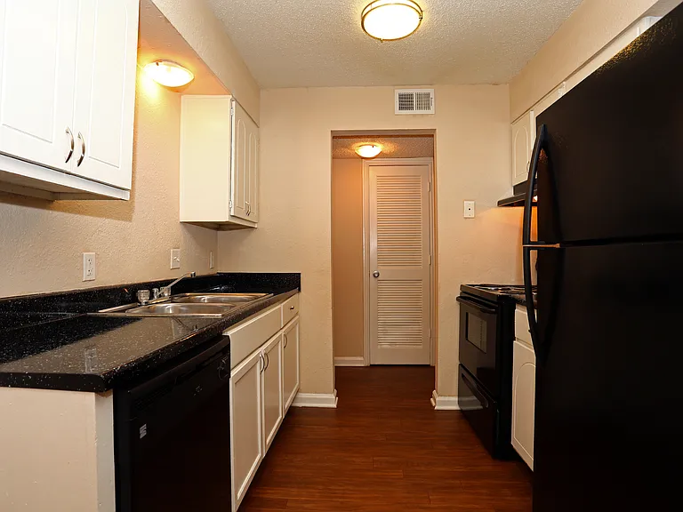 Wilshire Lofts and Townhomes — Photo 34
