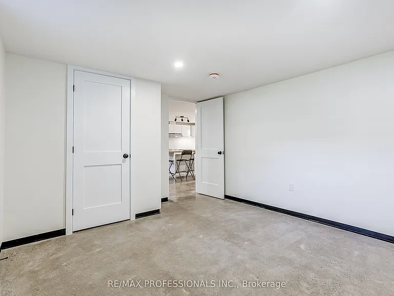 9 Cashman Cres #BASEMENT — Photo 20