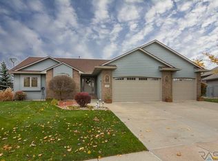 3224 S Bluegrass Ct, Sioux Falls, SD 57103