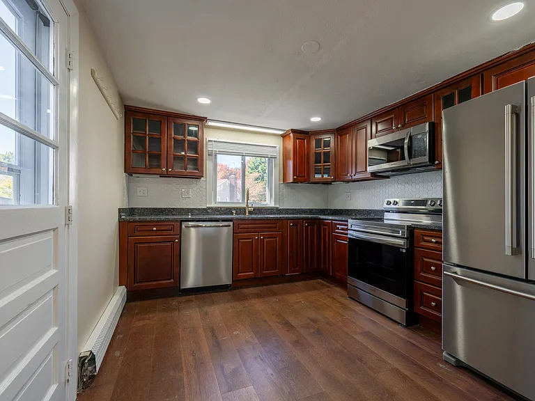 170 Seminole Ave — Photo 2
