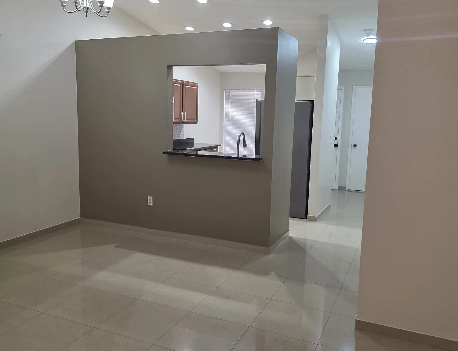 2 bed, 976 sqft, $1,950 — Photo 2