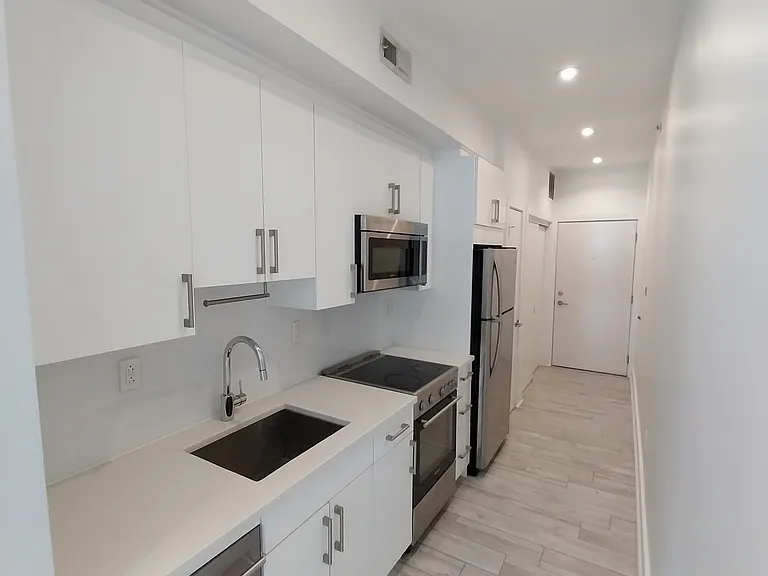 1170 N Hope St #1C — Photo 6