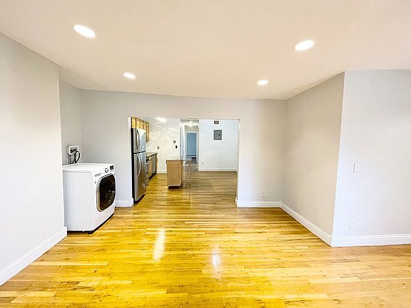 4th image of 135 Putnam Ave #2