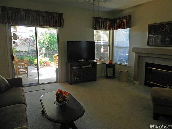 2nd image of 1240 Arbor Dr