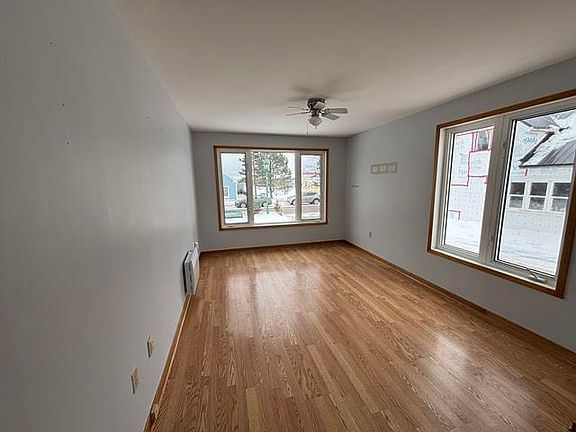 4th image of 47 Water St