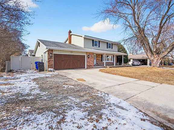 2nd image of 1017 N Bay Ridge Rd