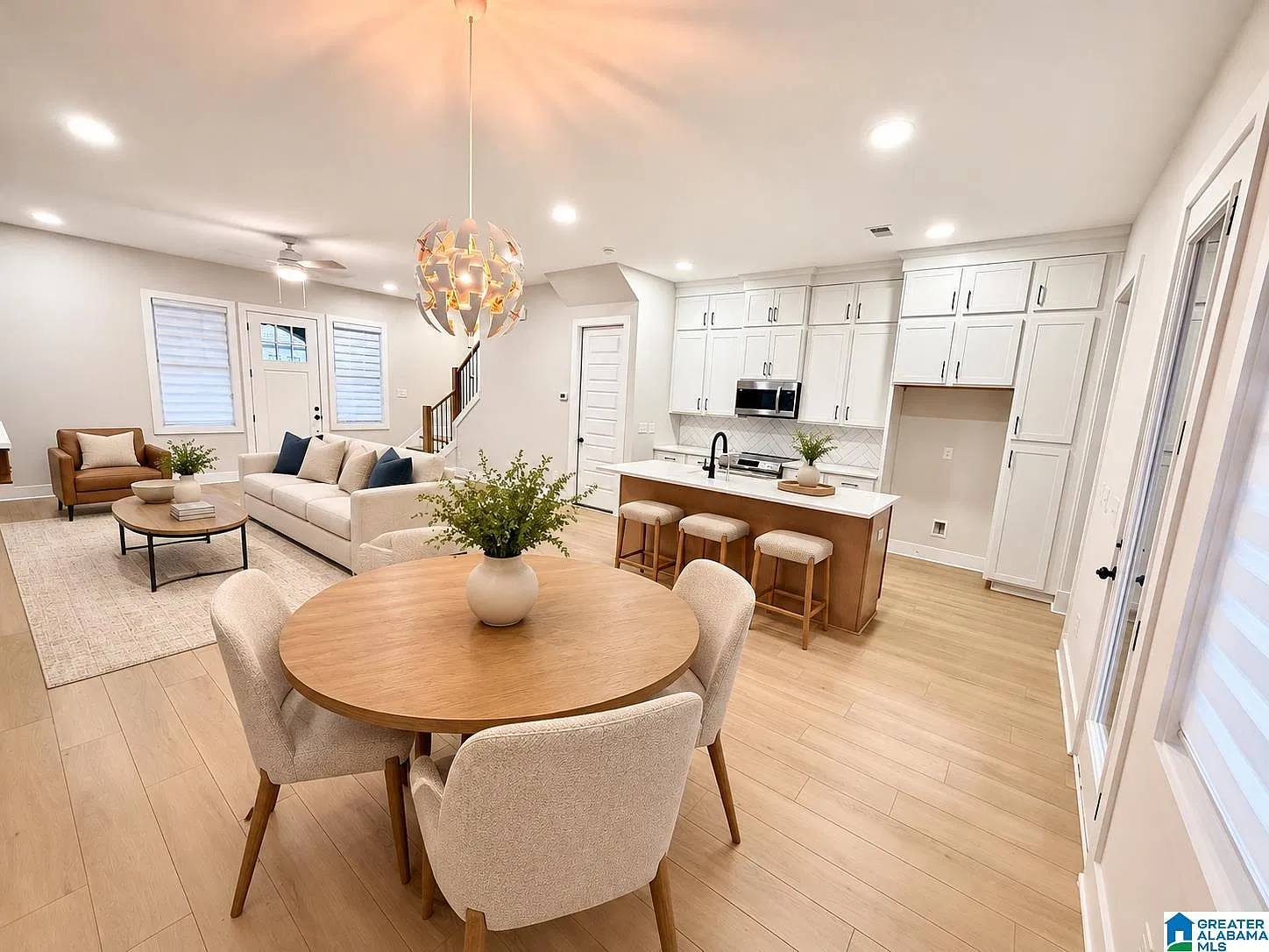 3 bed, 2.5 bath, 1900 sqft, $3,000 — Photo 4
