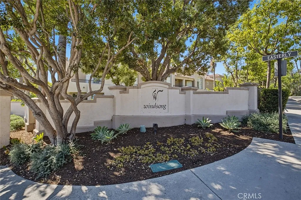 3 bed, 2.5 bath, 1345 sqft, $3,550 — Photo 2