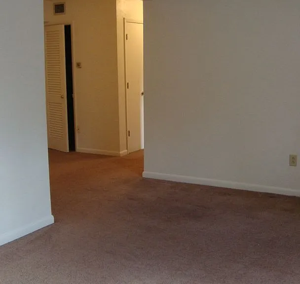 609 Clay St SE — Photo 3