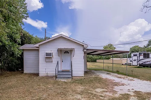 137 Lee Rd Photo 1