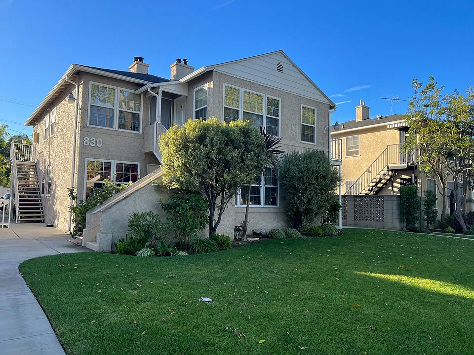 830 E San Antonio Dr