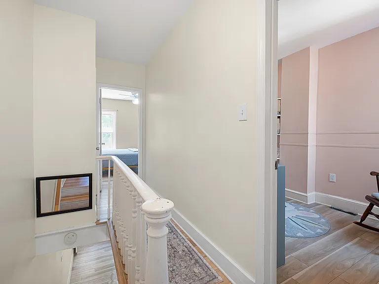 1123 W 7th St — Photo 11
