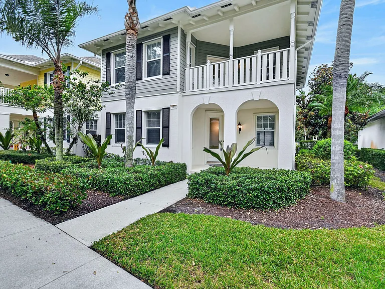 303 Caravelle Dr — Photo 3
